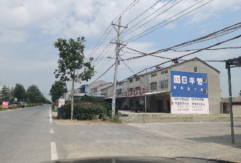 福贡如何能保证墙体广告的醒目性？