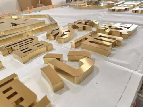 福贡拉丝不锈钢字的特点。